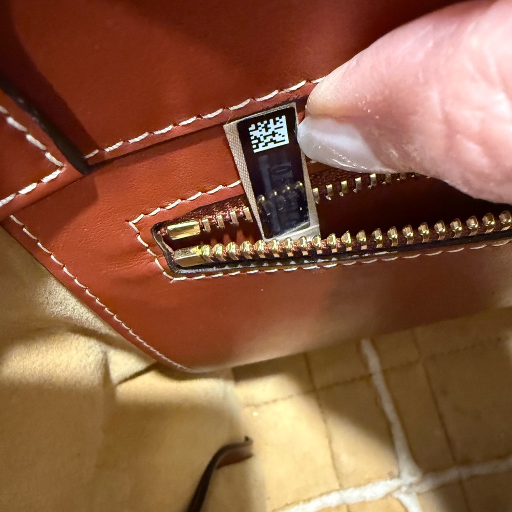 Chloe Large Woody Shearling Tote Bag - Picture 7 of 16